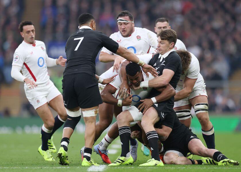 England in action against New Zealand at Allianz Stadium
